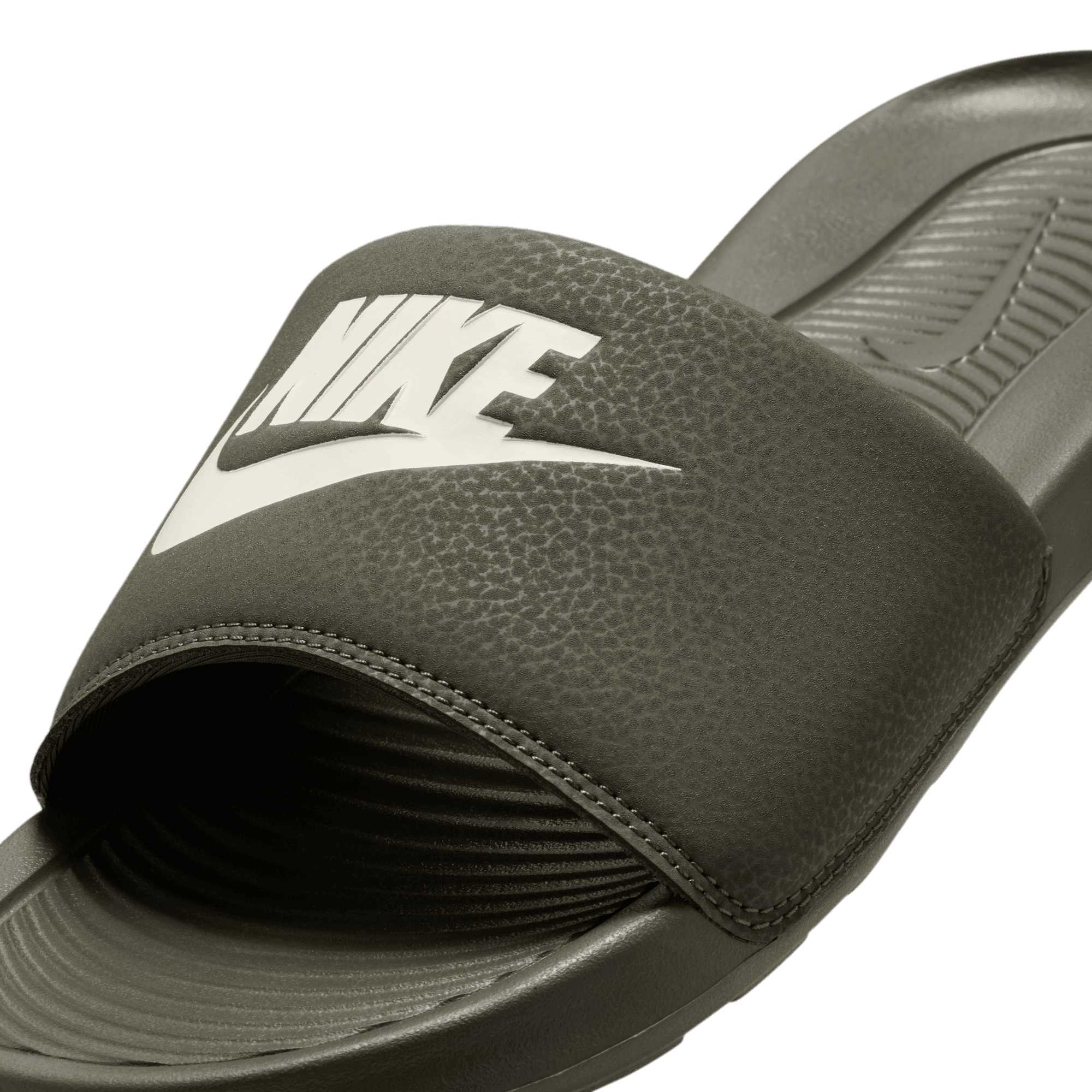 Nike Yeşil Nike Victori One Terlik