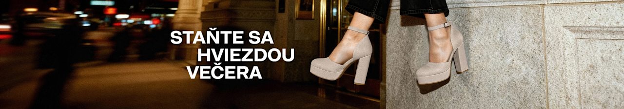 Close-up of beige high-heeled platform shoes worn with black pants, outdoors at night with blurred city lights in the background. Large white text reads: “STAŇTE SA HVIEZDOU VEČERA.”