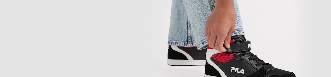 C-format_main-banner_AW23_SneakerCorner_007_CH_4000x1562_1123