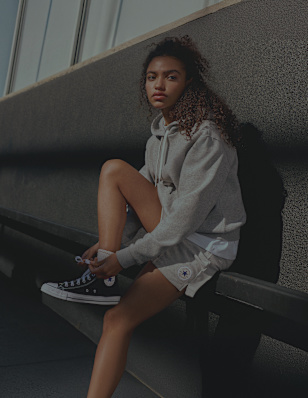 cdn_four-grid-category_portrait_1928x2500_converse_allgender_MH_0326_02