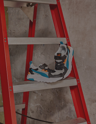 Sneakers in a industrial environnement