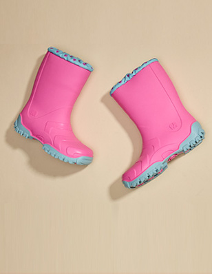 Rainboots flatlay