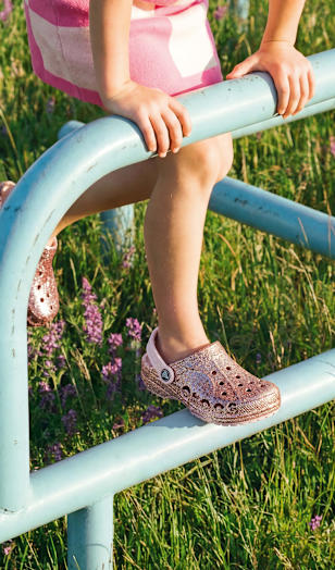cdn_storyslider_portrait_1720x2500_Retail_Media_Crocs_kids_SM_0526_02