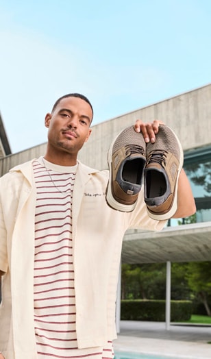 cdn_storyslider_portrait_1720x2500_Retail_Media_rieker_men_AW_0326_02