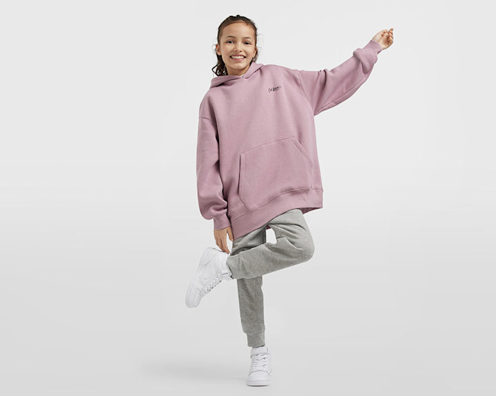cdn_H6_tablet_50-width_white-sneaker_kids_AAD_958x763_0724