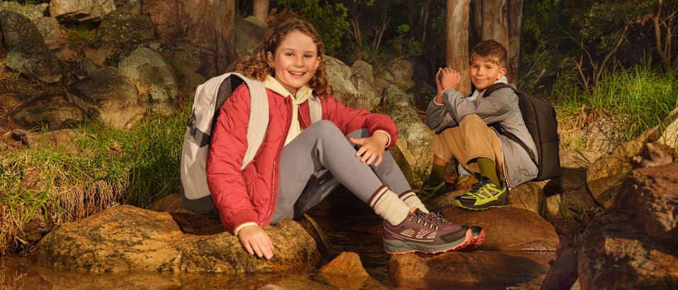 K143AW26_BacktoSchool_Graceland_Landrover_15306180_15206200_KidsCouple_348