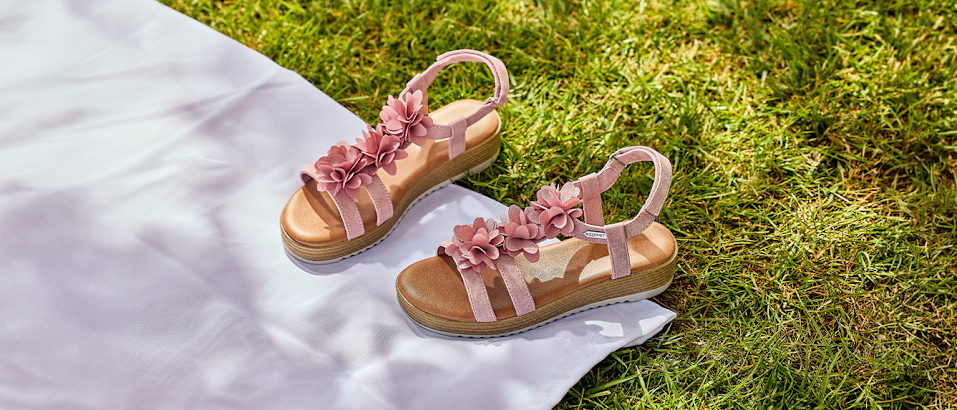 SS26_DUK_June_KidsSandals_MainHomeBanner_002_01