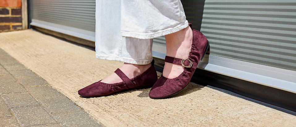 SS26_DUK_August_WomenBalletFlats_MainHomeBanner_001_01
