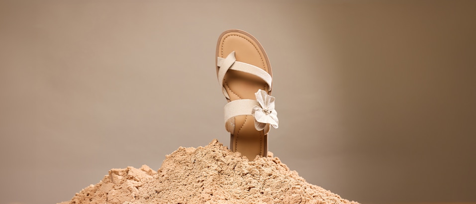 SS26_DUK_July_WomenSandals_MainHomeBanner_001_02