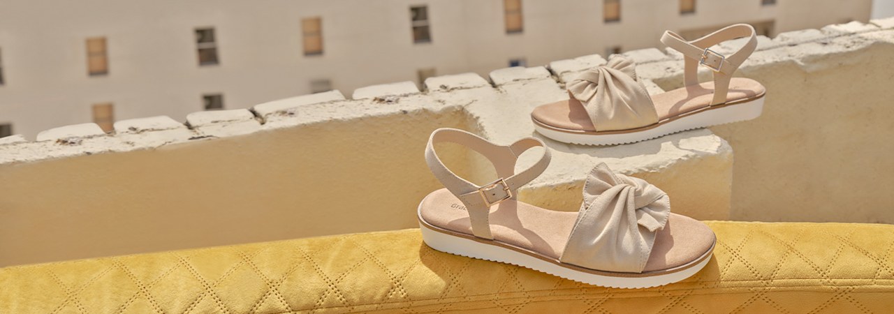 cdn-format_main-banner_flatsandals_women_CH_1465x573_0424