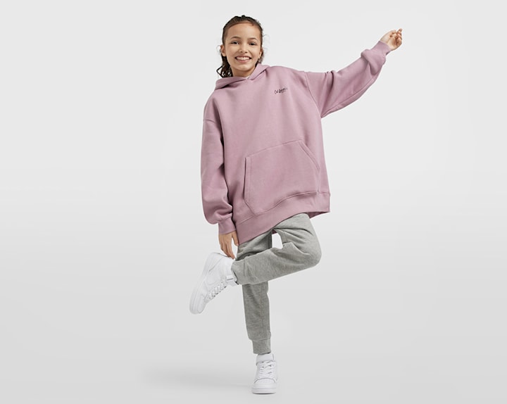cdn_H6_tablet_50-width_white-sneaker_kids_AAD_958x763_0724