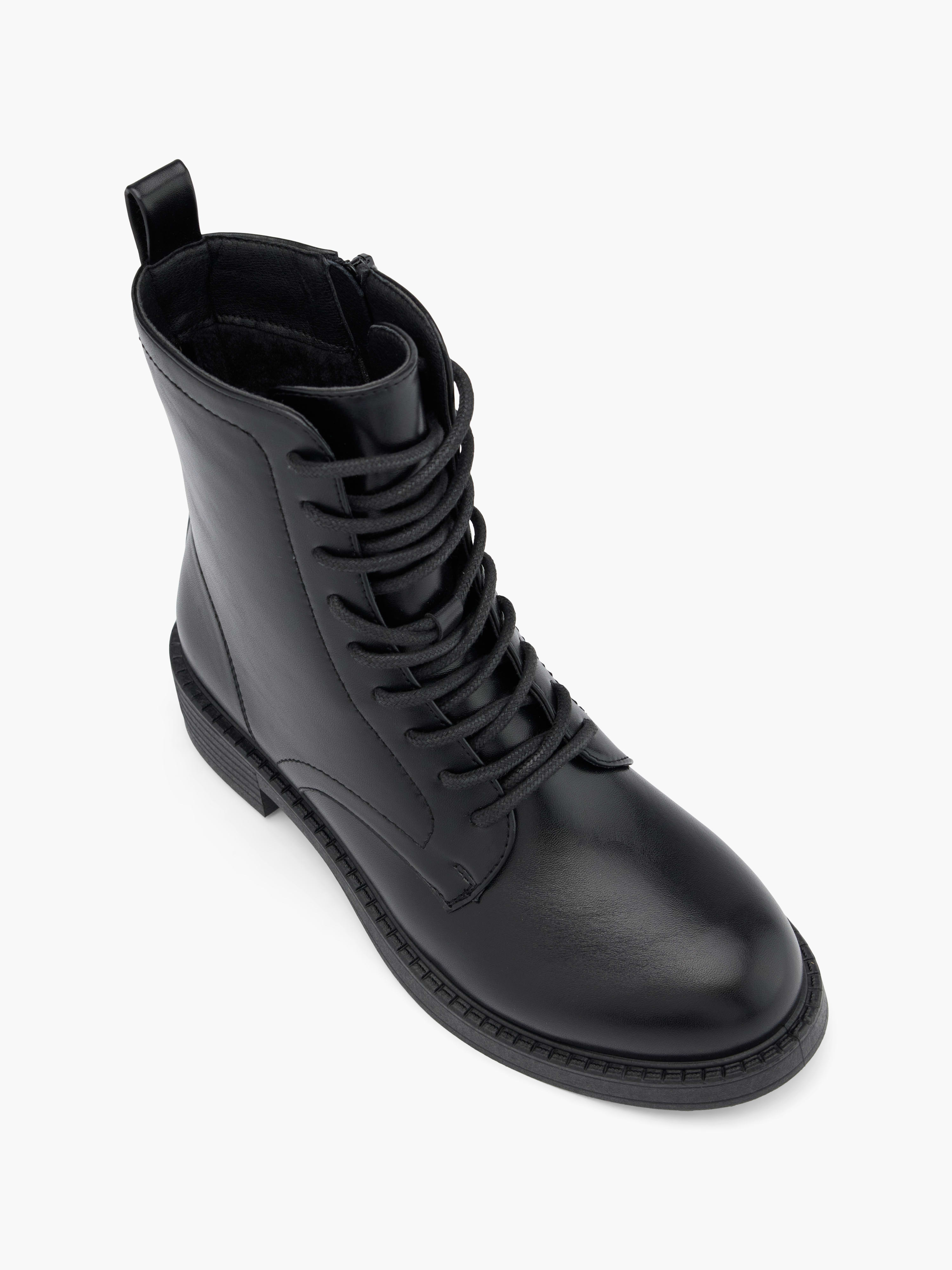 Schnürboots