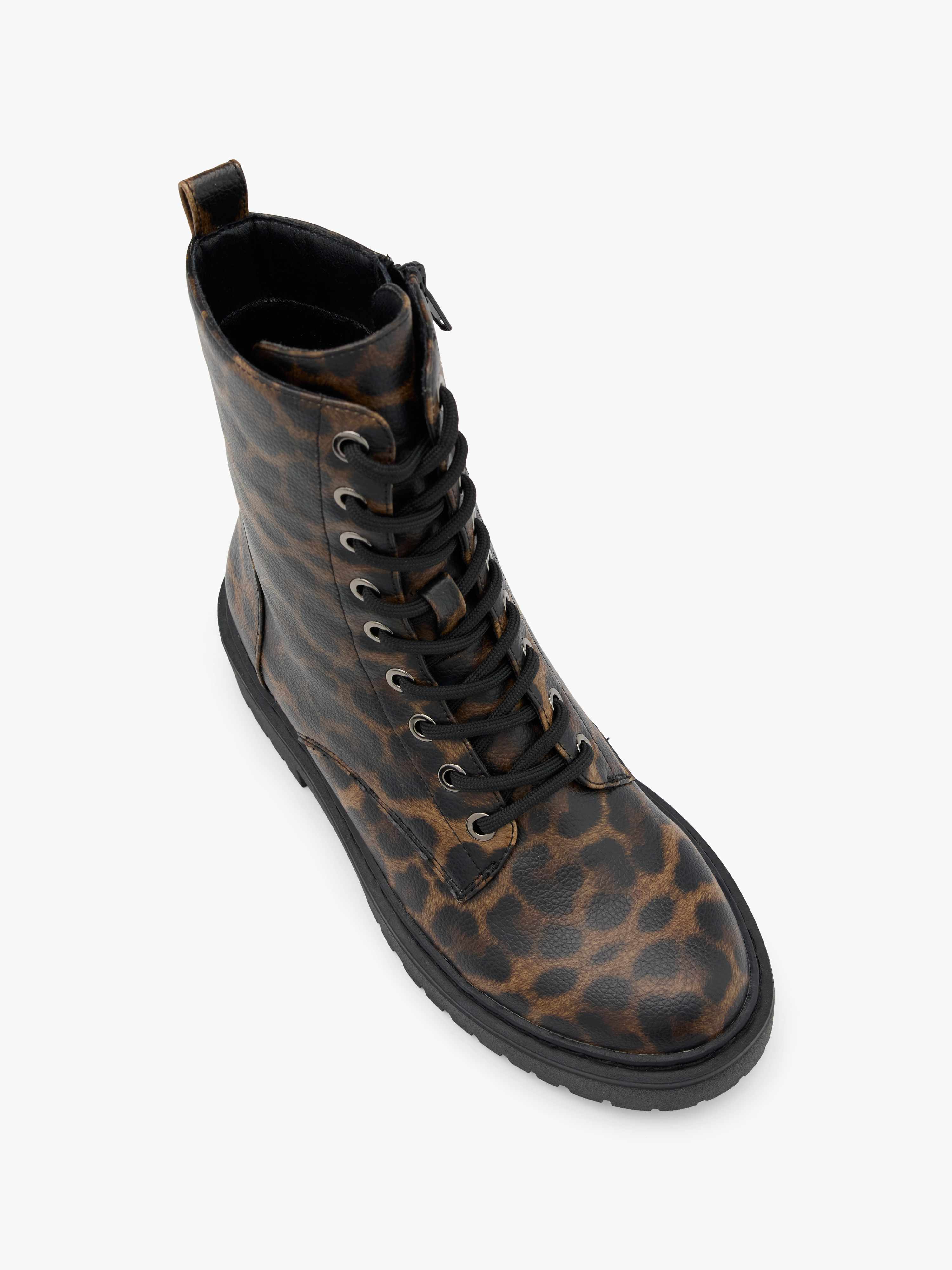 Schnürboots