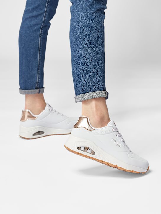 Outfit White Sketcher Shoes Skechers UNO SHIMMER AWAY Chunky