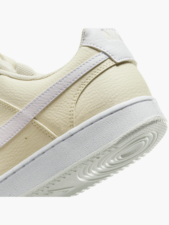 Nike Baskets Crème 28981 4