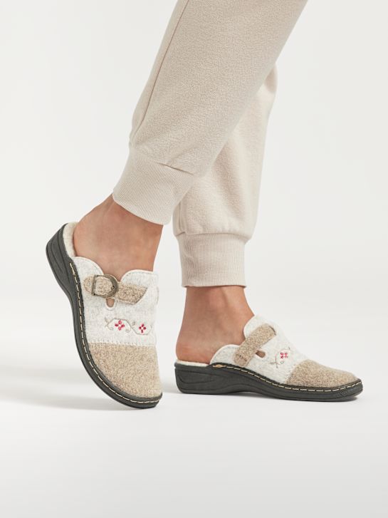 Casa mia Zapatillas de casa cerradas Crema 20570 1