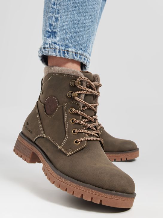 Bottes a lacets