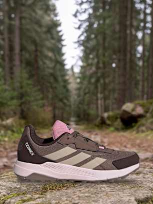 adidas Tekaški copati Rjava